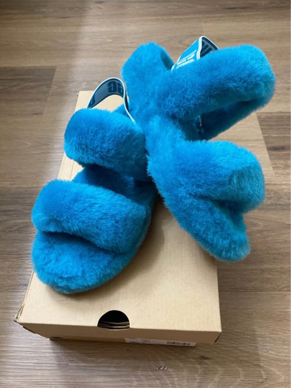 UGG Oh Yeah Slippers Women’s Size 6 Shearling Fur Lined Slide Sandals With Box